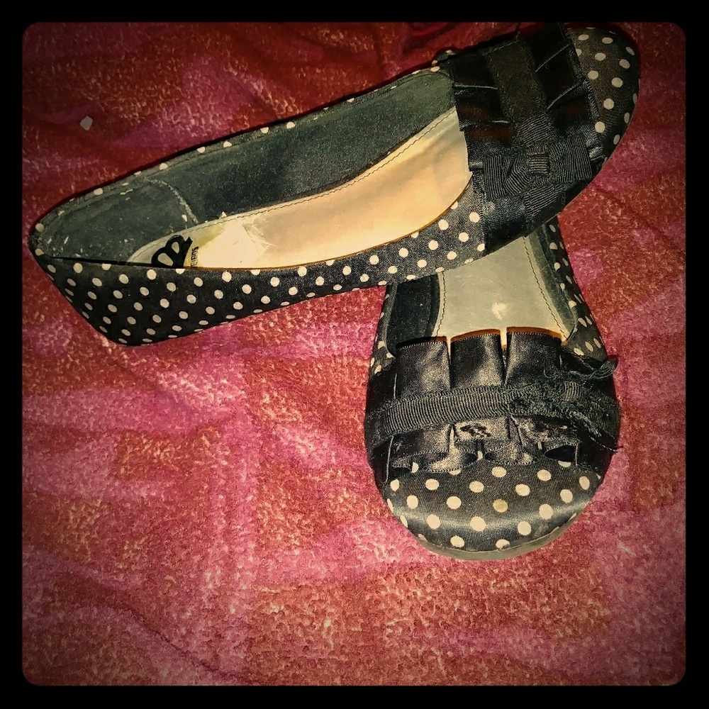 Fergalicious black & white flats